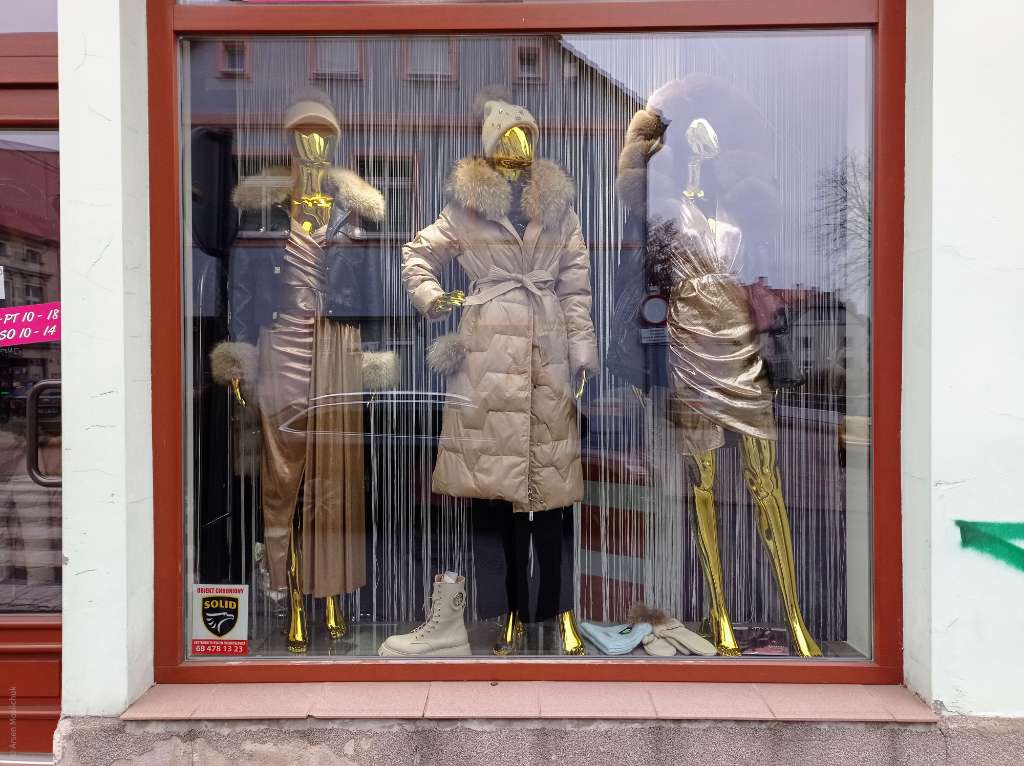 Złote manekiny