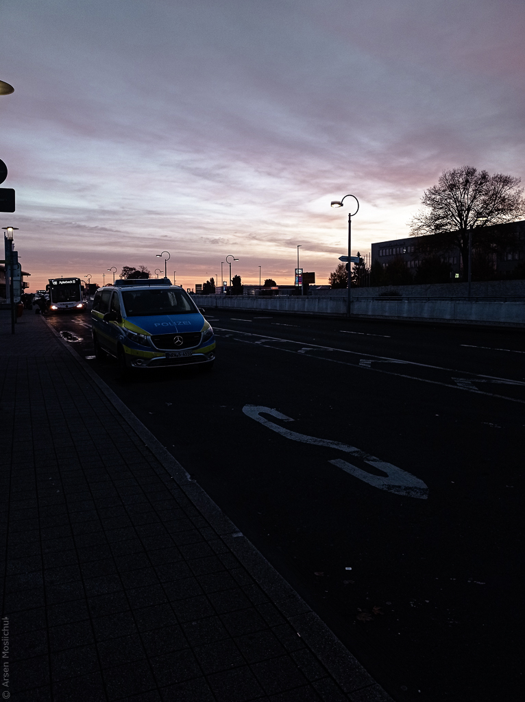 Wschód słońca i policja