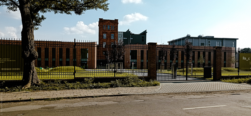 Jakiś współczesny budynek