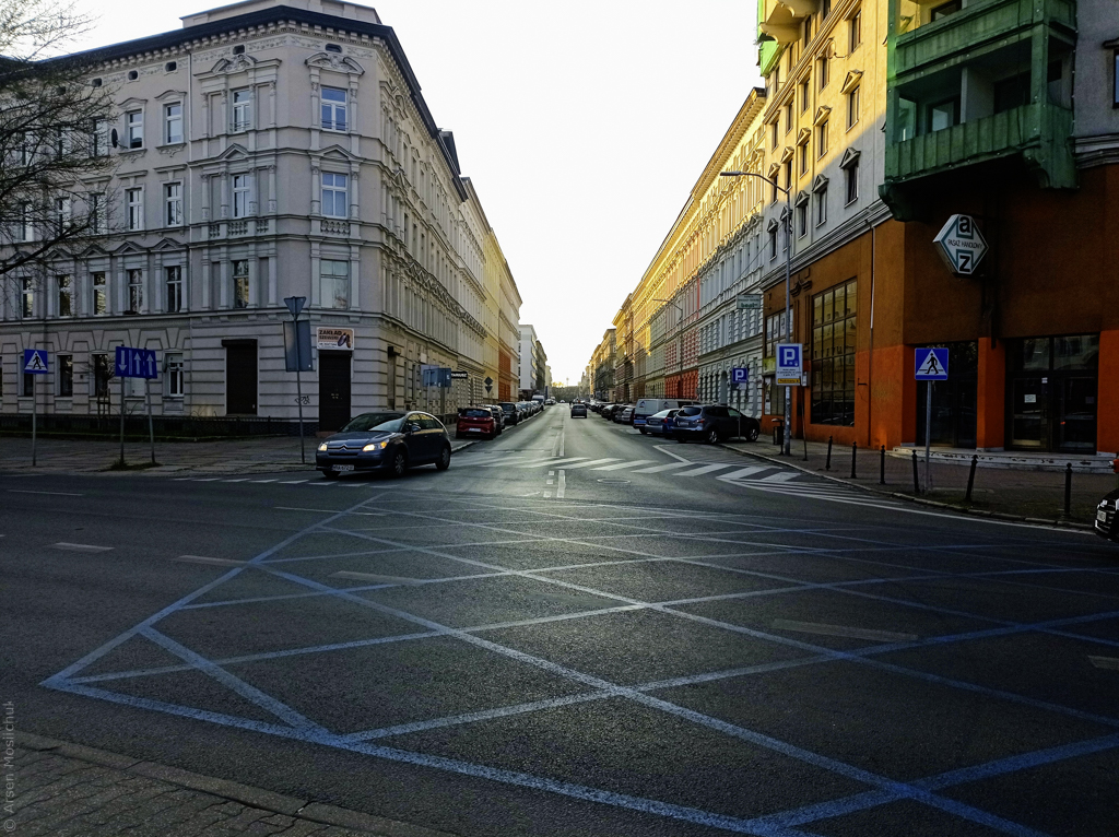 Długa ulica trzy